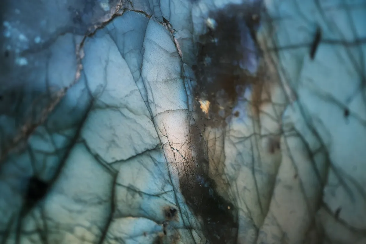 Les feldspaths : orthose, microcline, labradorite et pierre de lune