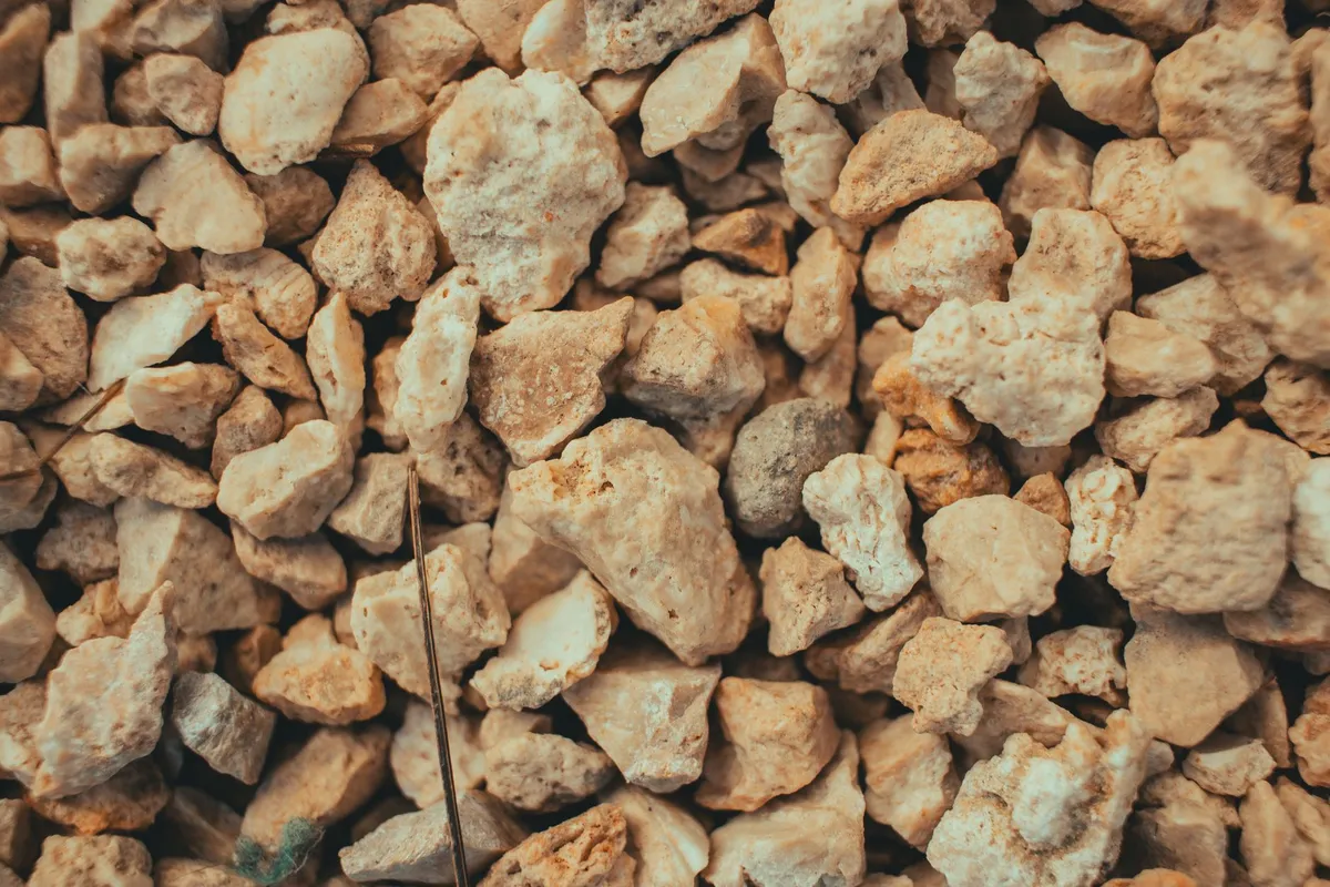 L'or natif : reconnaître une pépite et ne pas la confondre avec la pyrite