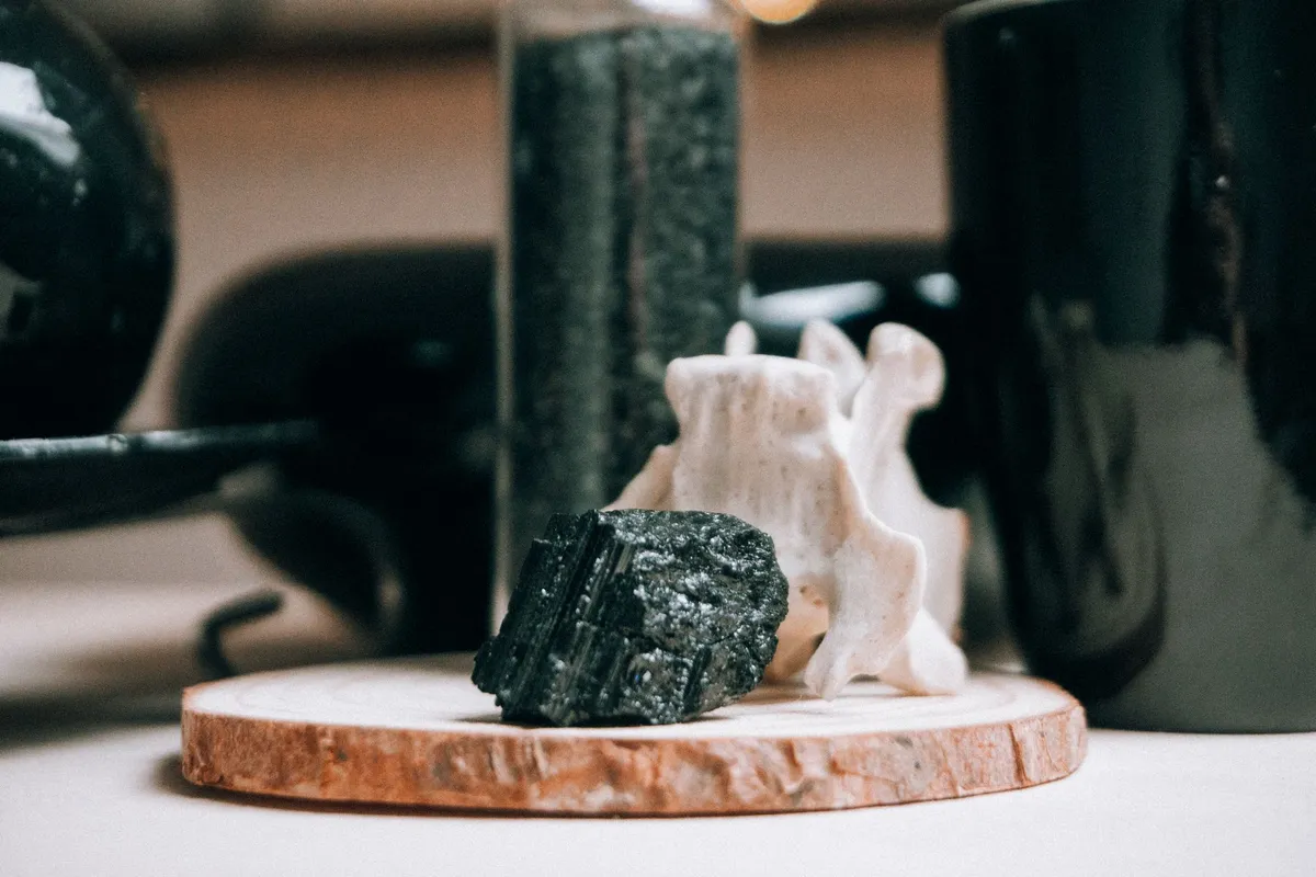 La tourmaline : du schorl noir aux cristaux « pastèque »